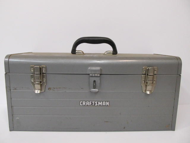 lot 193 image: Nice Vintage Metal CRAFTSMAN Tool Box