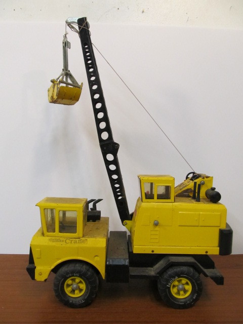 lot 195 image: Large MIGHTY TONKA Crane Truck