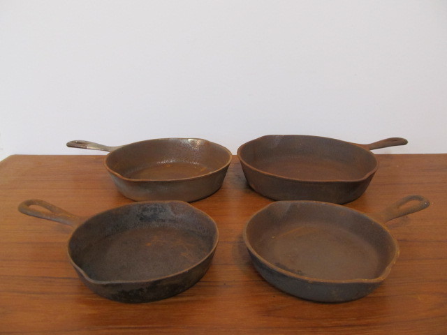 lot 206 image: 4 Vintage WAGNER Cast Iron Skillets
