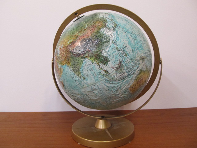 lot 211 image: Vintage World Ocean Series Replogle Globe