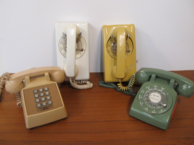 lot 216 image: Group of 4 Vintage Telephones