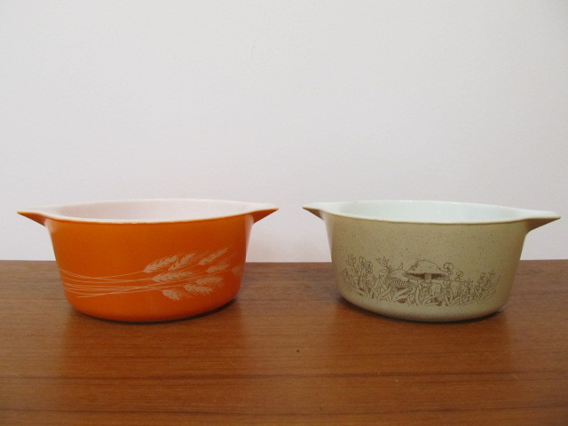 lot 221 image: Pair of Vintage PYREX Bowls