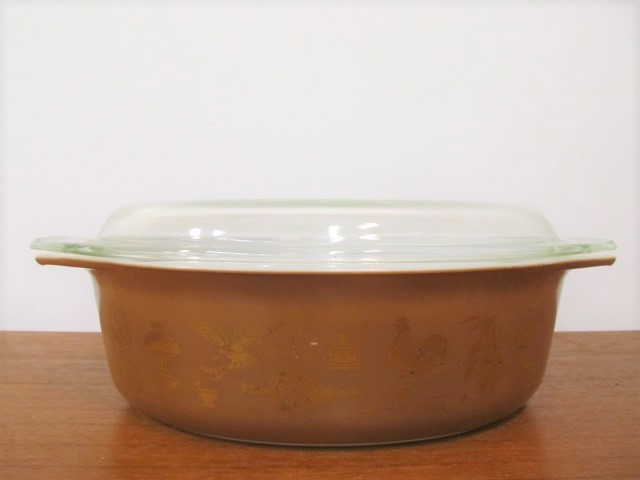 lot 223 image: Vintage Pyrex Casserole Dish wGlass Lid