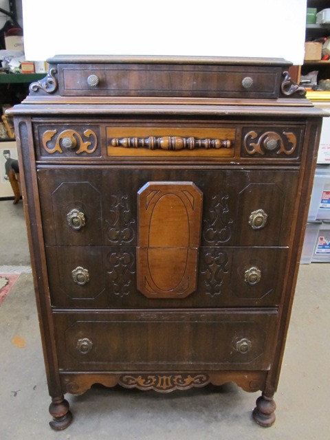 lot 13 image: Antique 5-Drawer Chest of Drawers