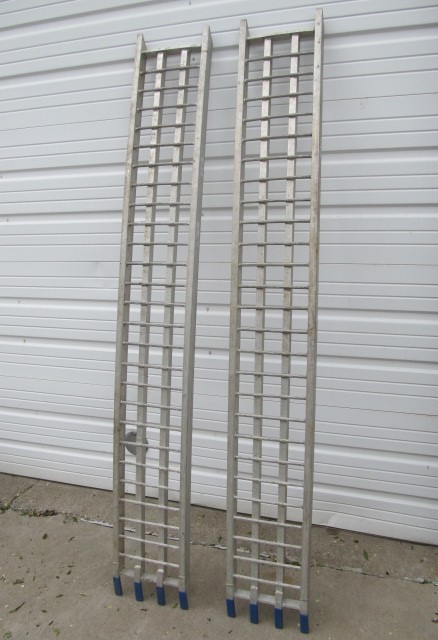 lot 7 image: Heavy Duty OXLITE Truck Ramps