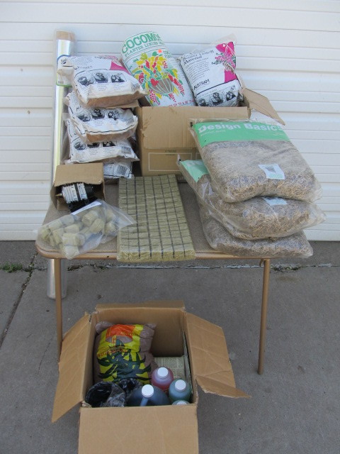 lot 153 image: Large Lot of Hydroponic Growing Supplies