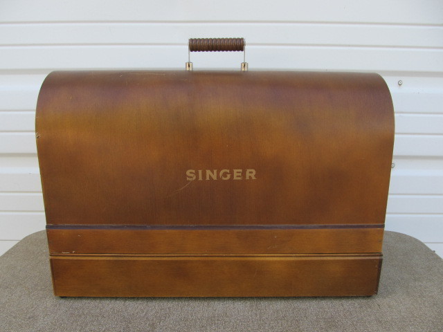 lot 235 image: NICE Vintage 1973 SINGER Sewing Machine wDome Top Wood Case