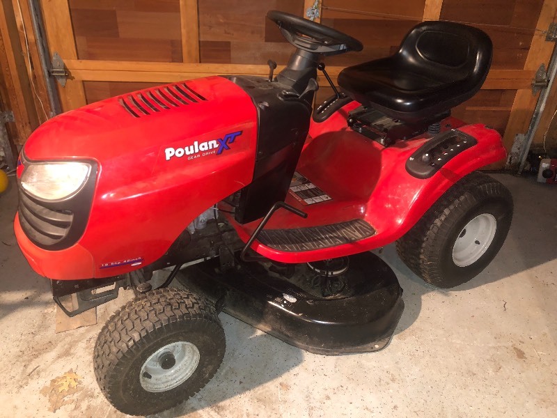 lot 2 image: Poulan XT Gear Drive Riding Lawn Mower