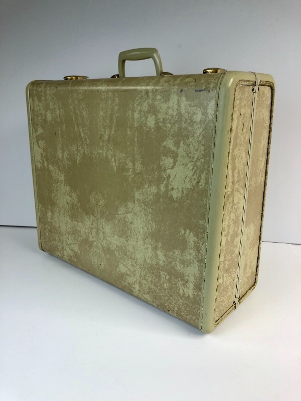 lot 207 image: Matching Set of Vintage Samsonite Streamlite Luggage