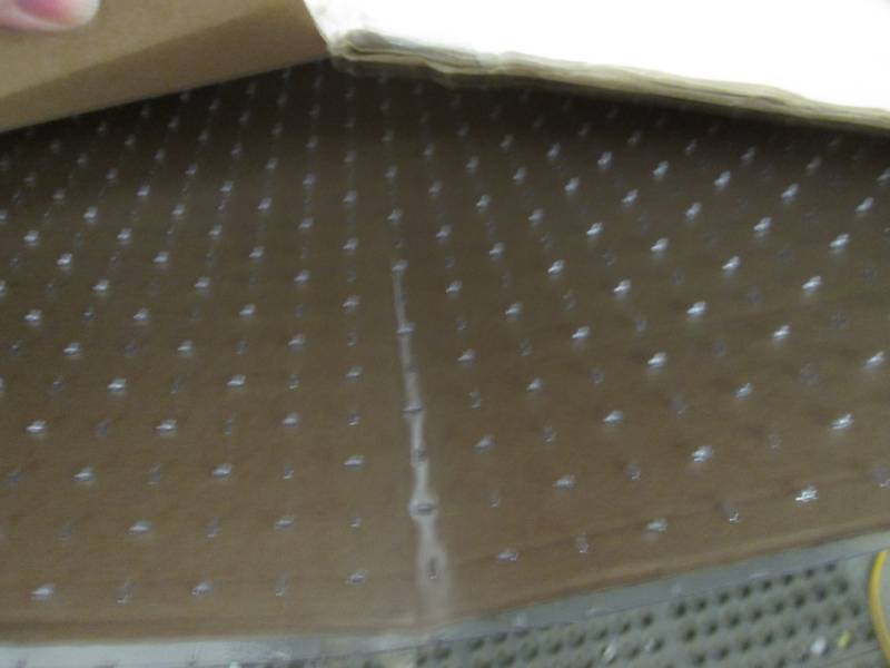lot 3 image: ES Robbins 120023 36 x 48 Lip Chair...