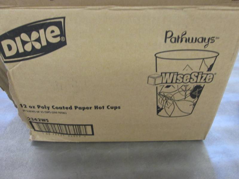 lot 11 image: Box of 450 Dixie 12 oz Poly Coated ...