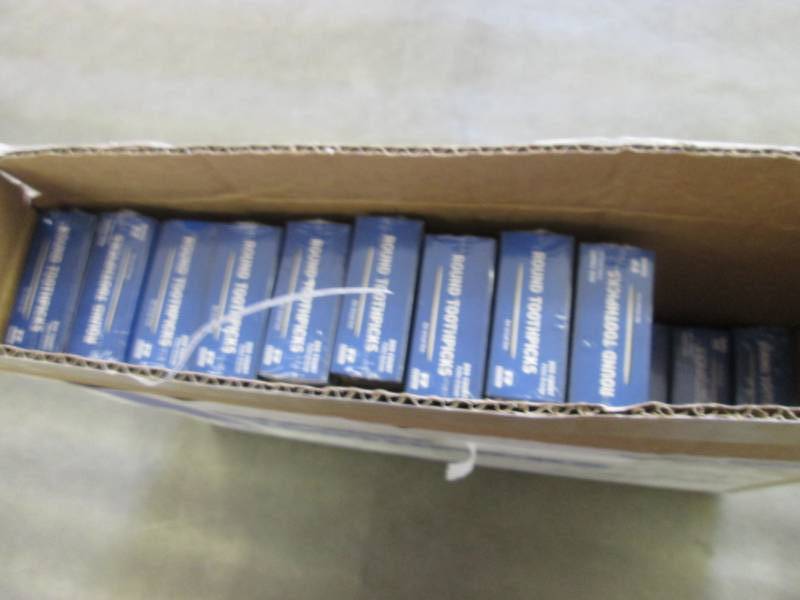 lot 15 image: 21 Packs of 800 Round Toothpicks...
