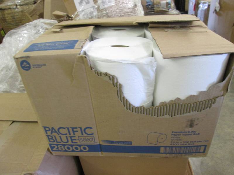 lot 24 image: Case of Pacific Blue Select, GPC280...