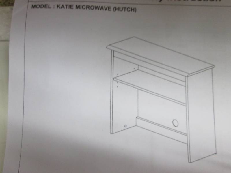 lot 138 image: White Katie Hutch Top open box Asse...