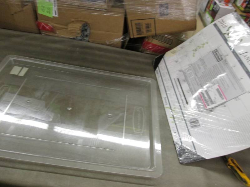 lot 171 image: Rubbermaid Commercail FoodTote Box...