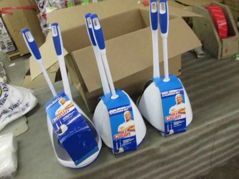 lot 194 image: Lot of 3 Mr Clean Turbo Plunger & B...
