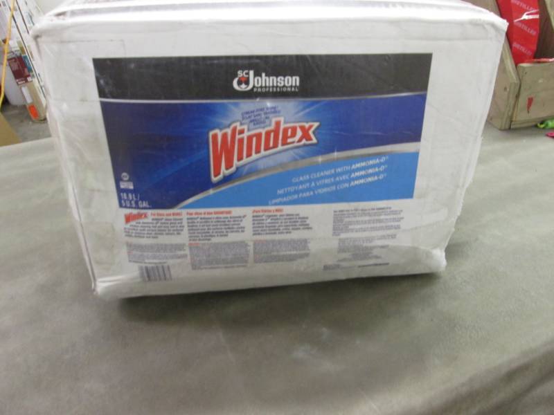lot 206 image: Windex Powerized Formula Glass Surf...