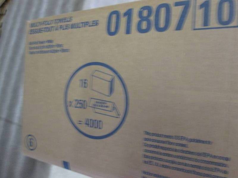 lot 233 image: Case of Scott Multifold Towels 4000...