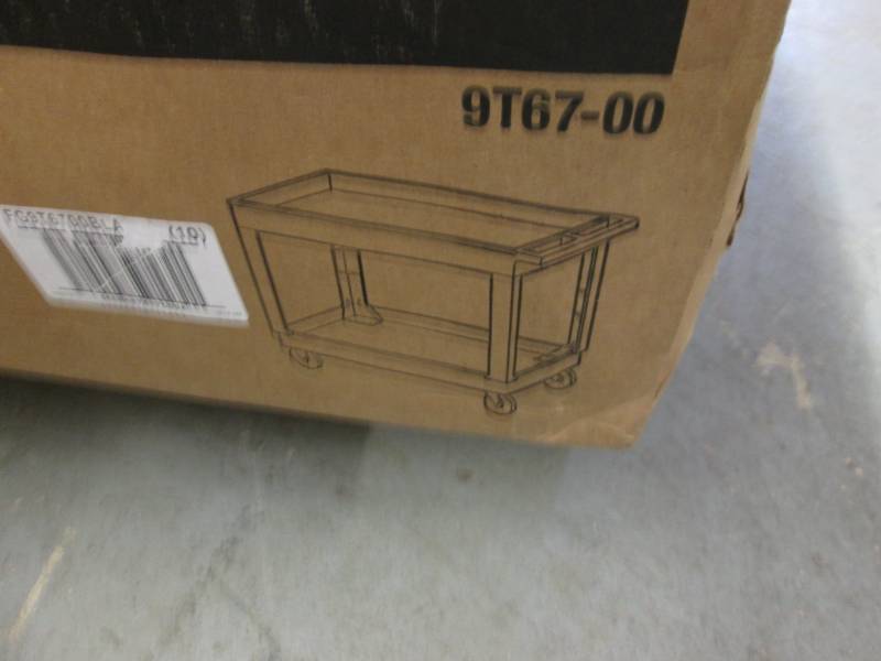 lot 250 image: Rubbermaid 9T6700 2-Shelf Utility C...