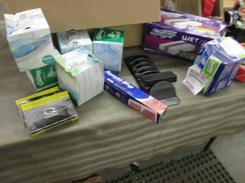 lot 260 image: Kleenex, Dry Erase Marker CaddyMar...
