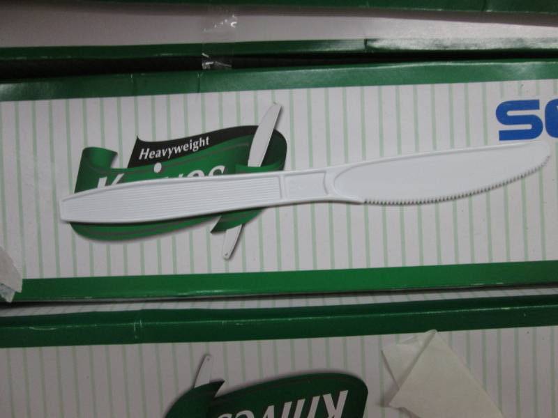 lot 270 image: 3 Boxes of 500 Solo Plastic Knives...