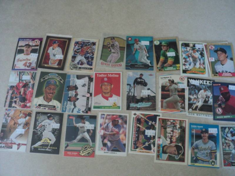 lot 2 image: 25 Baseball Star Cards...