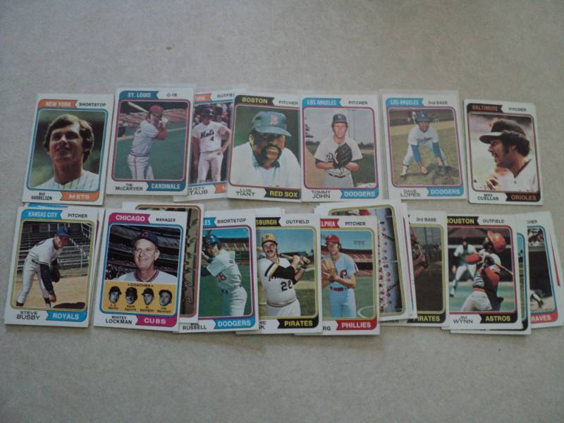 lot 3 image: 30 1974 Topps Baseball Cards...