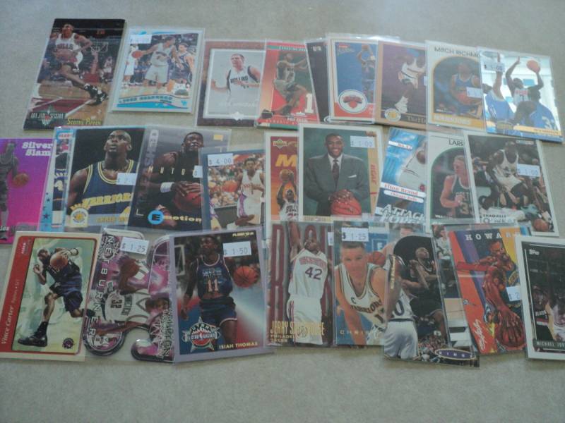 lot 12 image: 30 Basketball Star Cards...