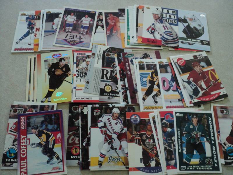 lot 16 image: 70 Hockey Star Cards...