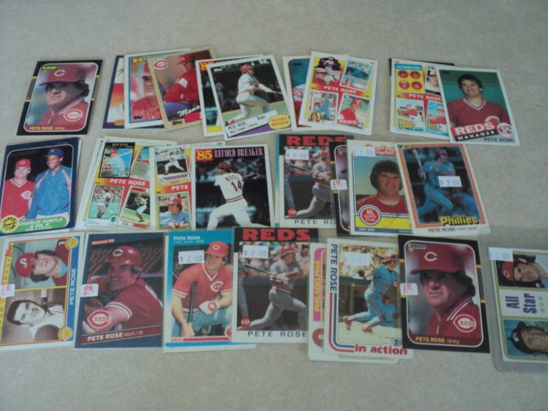 lot 18 image: 35 Pete Rose Cards...