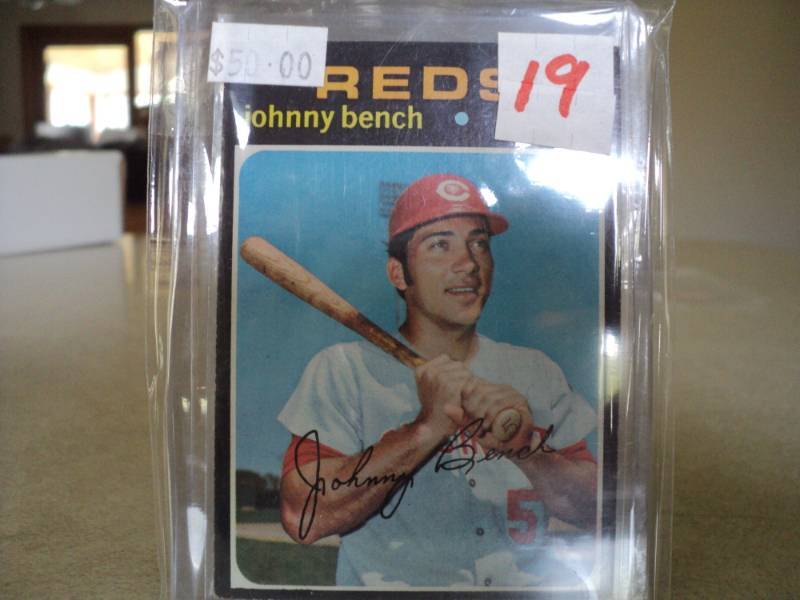 lot 19 image: 1971 Topps Johnny Bench Card...
