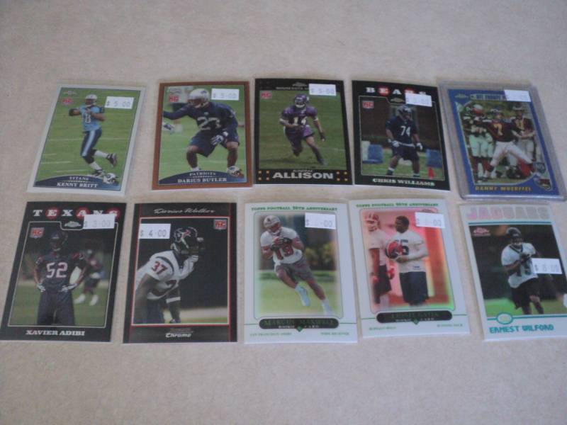 lot 27 image: Topps Chrome Football Rookie Refrac...