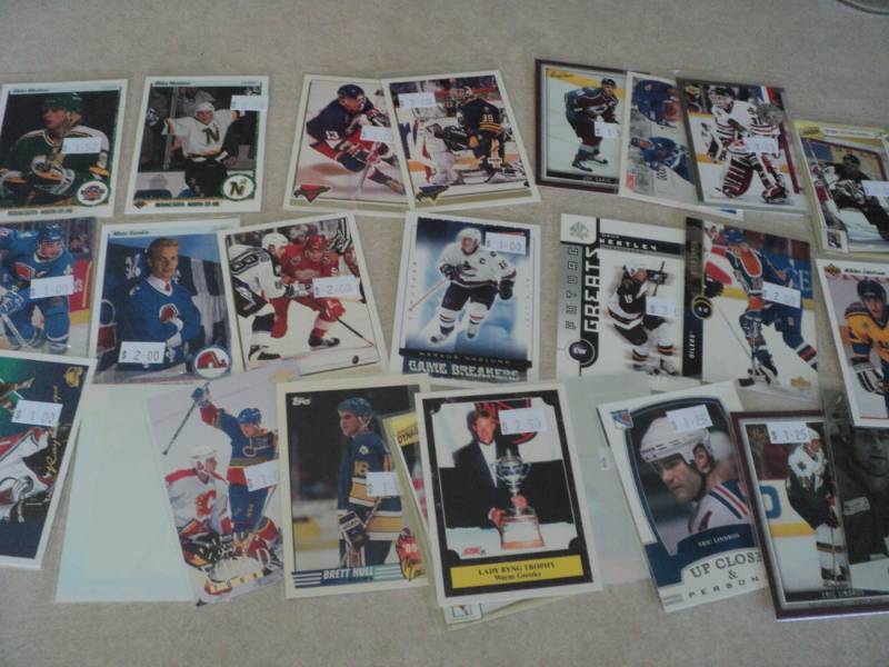 lot 34 image: 25 Hockey Star Cards...