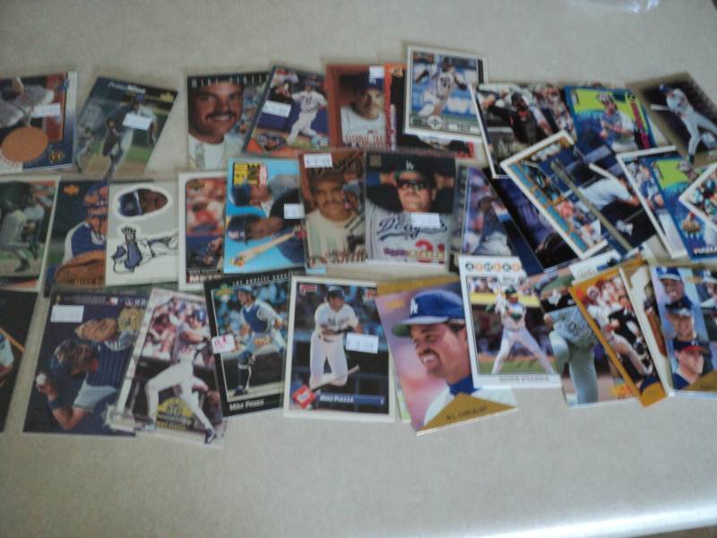 lot 39 image: 50 Mike Piazza Cards...