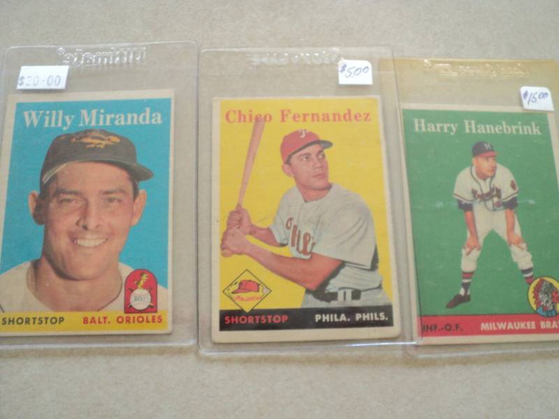 lot 73 image: 3 1958 Topps Baseball Cards...