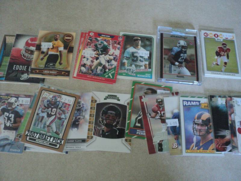lot 75 image: 25 Football Rookie Cards...
