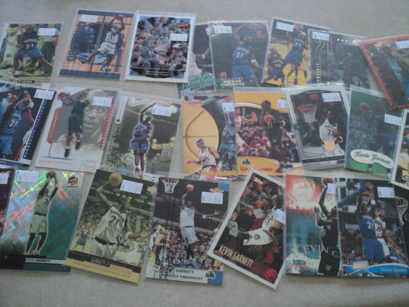 lot 81 image: 25 Kevin Garnett Cards...