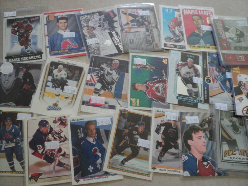 lot 85 image: 25 Hockey Star Cards...