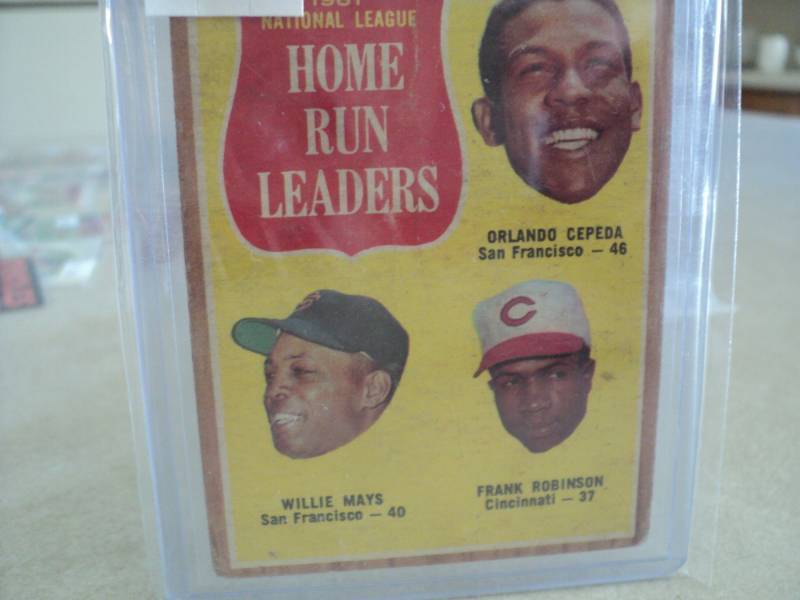 lot 89 image: 1962 Topps Willie Mays Home Run Lea...