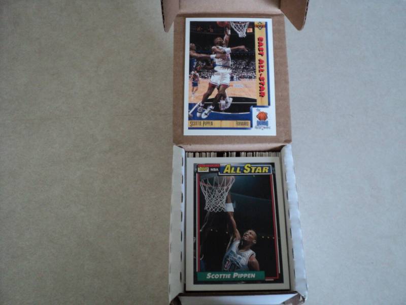 lot 119 image: 100 Scottie Pippen Cards...