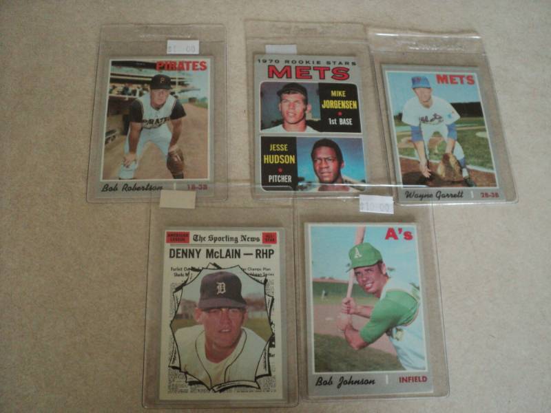 lot 131 image: 5 1970 Topps Baseball Cards...