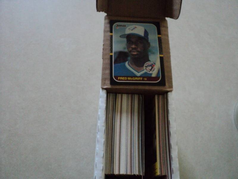 lot 136 image: 100 Fred McGriff Cards...