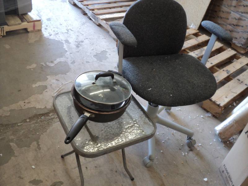 lot 162 image: Office Chair, Small Table, and Pan ...