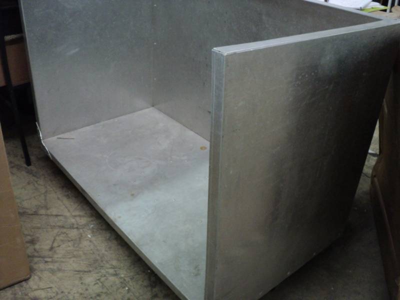 lot 168 image: Aluminum cart on Wheels 49 x 27 x 3...