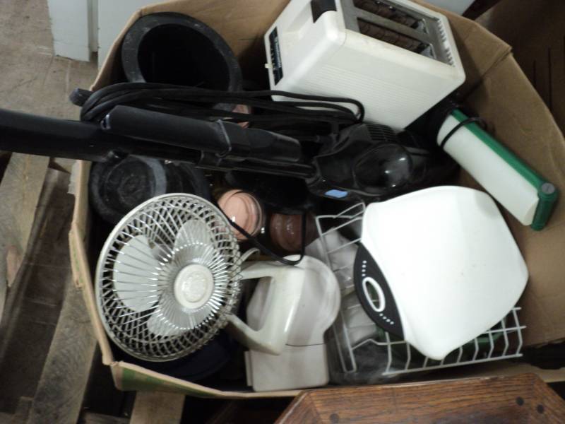 lot 181 image: 3 boxes of Kitchen Items see all p...
