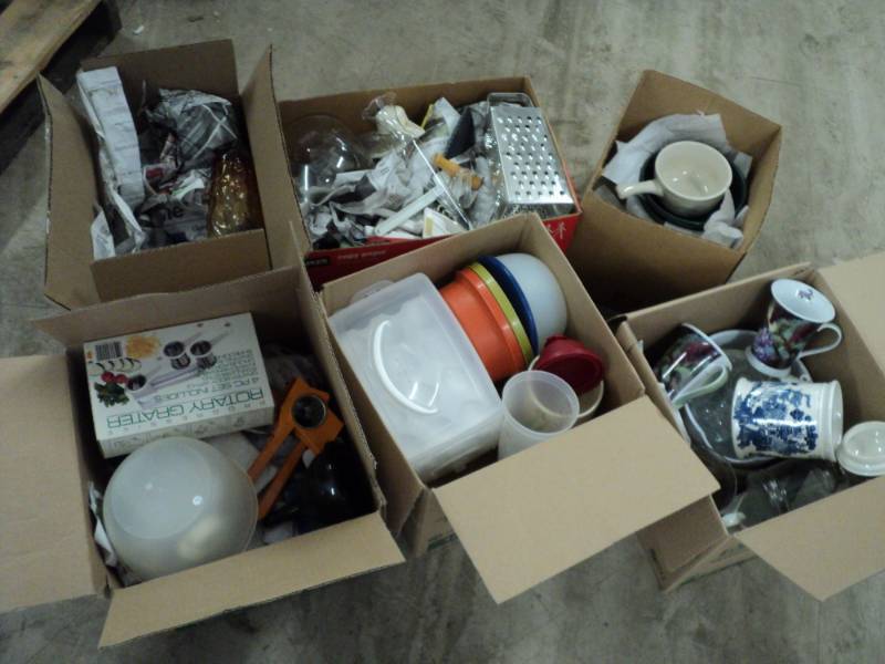 lot 182 image: 6 boxes of Household see all pictu...