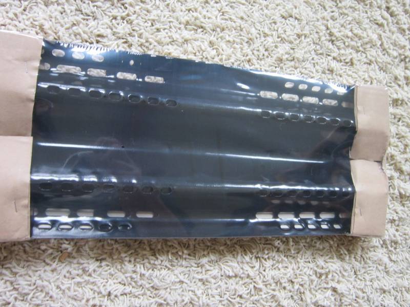 lot 421 image: Case of replacement heat tents, gri...