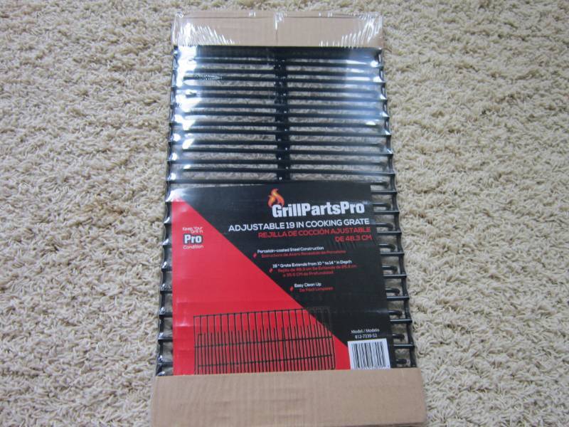 lot 418 image: Case of Grill replacement grates, a...