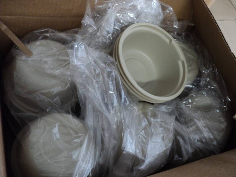 lot 196 image: Case of Tubs- 354 per box...
