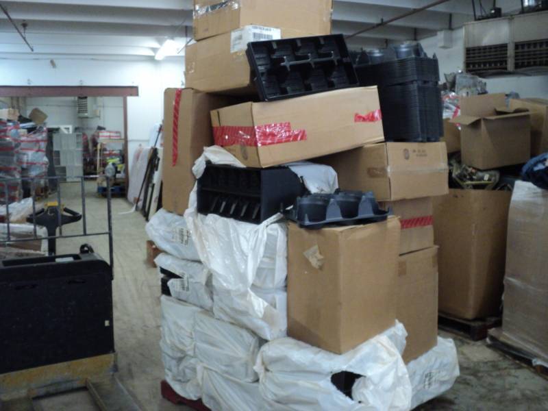lot 200 image: Pallet of GreenHouse Supplies see ...